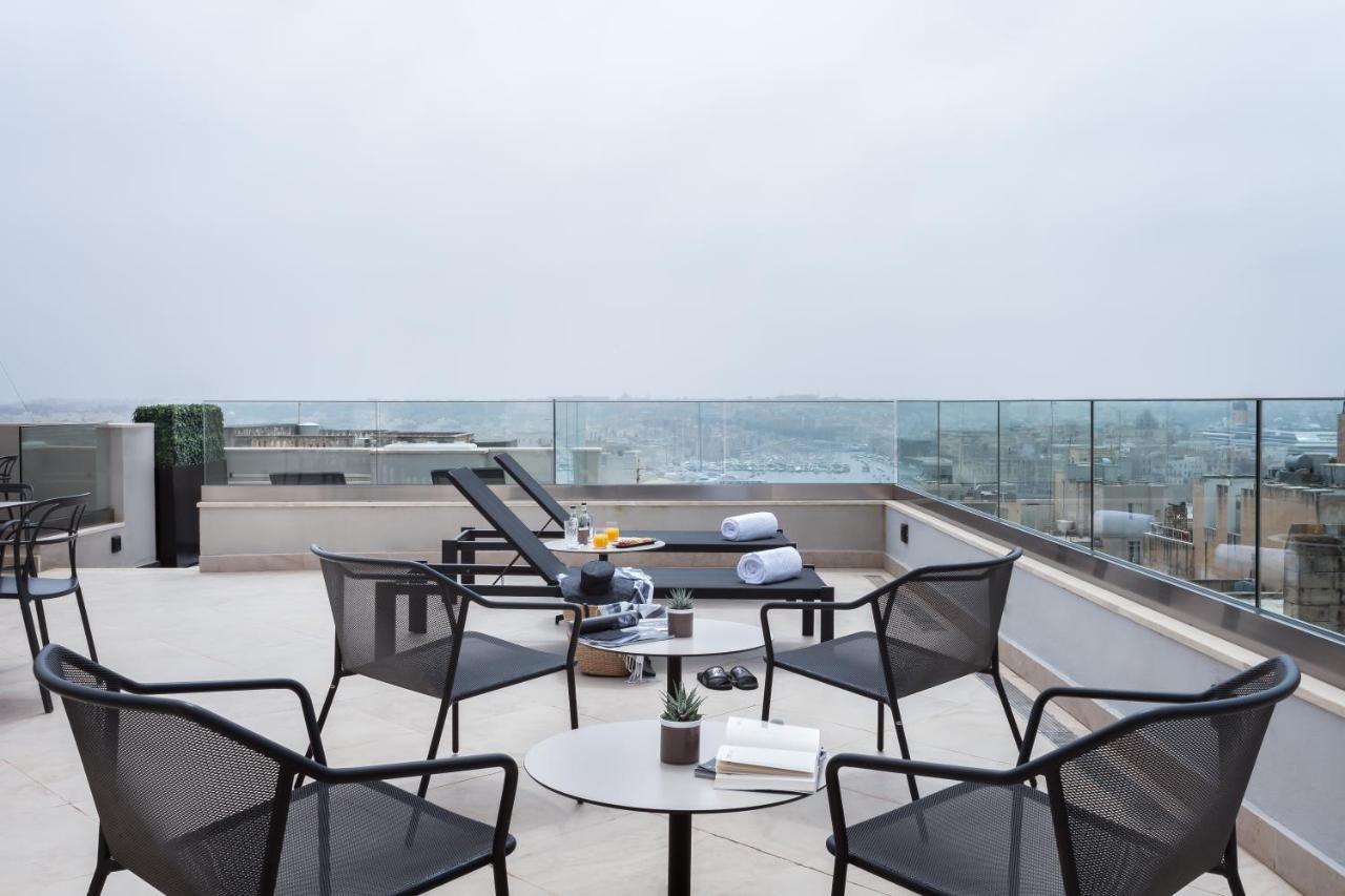 Hôtel One One Two à La Valette Extérieur photo